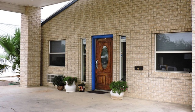 Riata Inn Crystal City