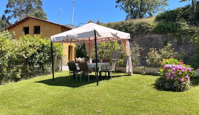 Ribadesella. Garden with Nice Mountain views. 5 Minutes to the Beach. For 6/7