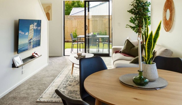 Riccarton 2 Bed 1 Bath w Garage