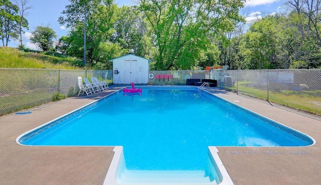 Rice lake 2 bedrooms waterfront cottage