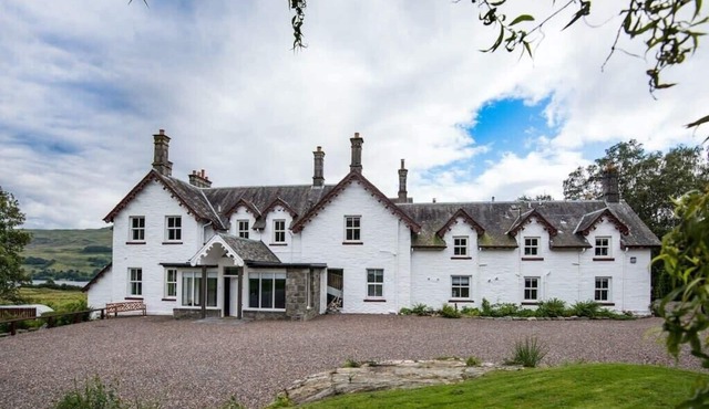 Rich Grounds Estate with Movie Room and Hot Tub