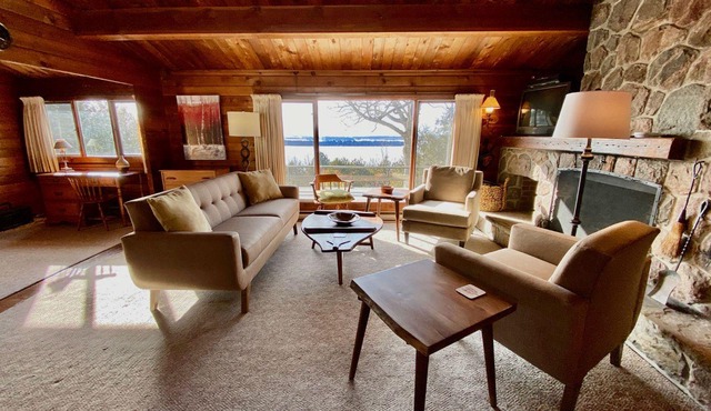 Rich Views of Rice Lake
