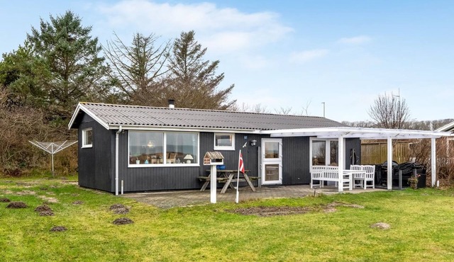 "Richard" - 400m from the sea by Interhome