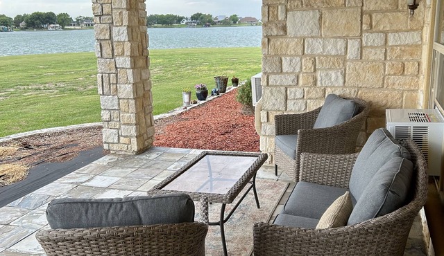 Richland Chambers Reservoir Lakefront Condo on First Floor with Outdoor Pool!