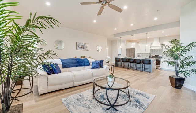 Richland Home w/ Hot Tub: Wineries, Hikes & More!