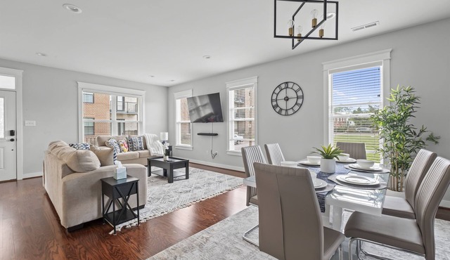 Richmond Gem, Free Parking, Quiet, Fenced,Walkable