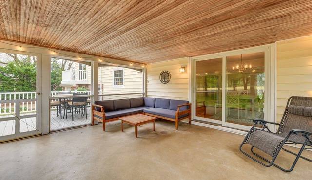 Richmond Getaway | Golf Course Views + Workspace