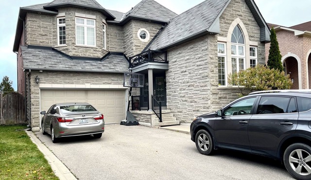 Richmond Hill Walk-Out Basement | Private Unit | 30–365 Day Stay|Shop|Park|Bus|