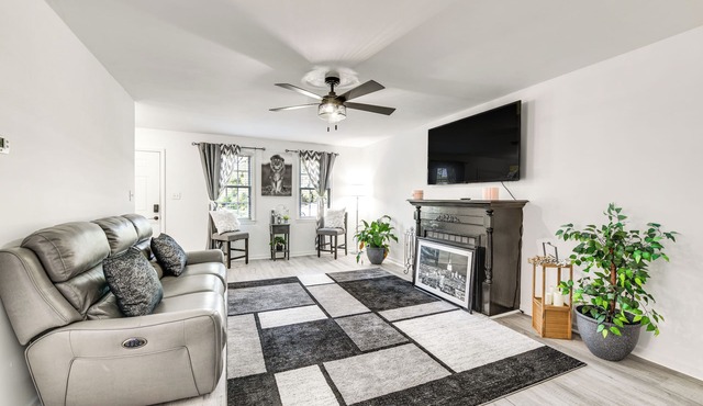 Richmond Home w/Deck: 1 Mi to Richmond Raceway!