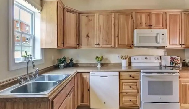 Richmond Oasis: Your Home Away from Home in the Heart of the City