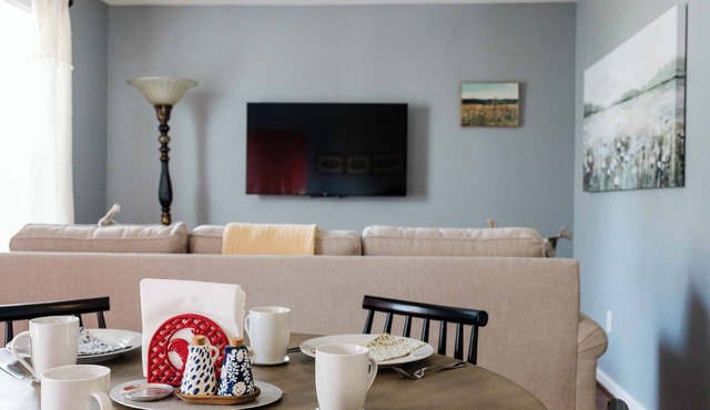 Richmond Revival - 2 bedroom, Close to Downtown Richmond/Airport