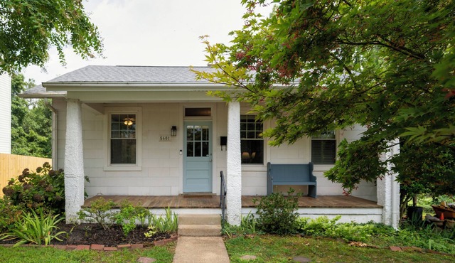 Richmond, VA 1930's Bungalow with a water view! Close to Lewis Ginter, VMFA,etc.