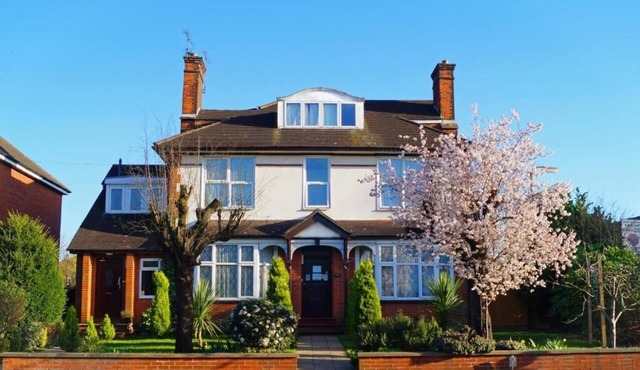 Ricky Road Guest House - Budget