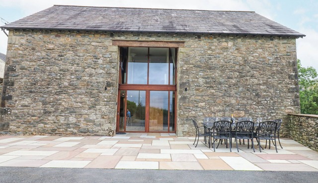 RIDDINGS BARN, family friendly, with a garden in Sedbergh