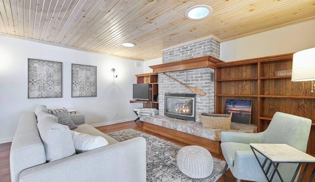 Rideau River Retreat - Waterfront Home