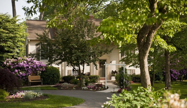 Ridge Garden-Beautiful House in Amish Country w/ Hockey table,grill & playground