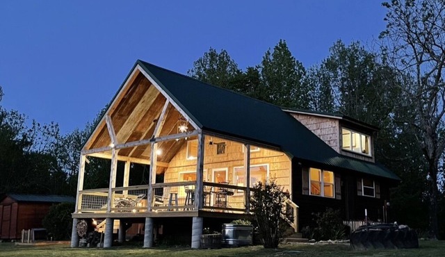 Ridge Top Cabin minutes away from Buffalo National River with privacy and views.