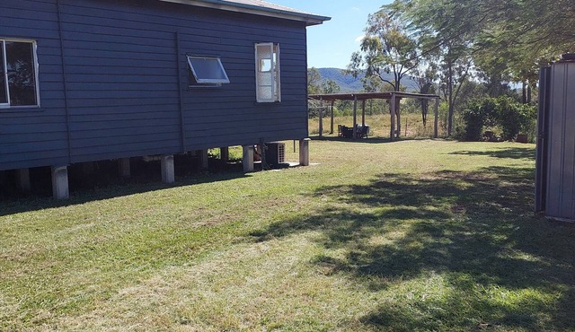 Ridge Top Farm House - 20 mins from Agnes Water/1770 - bush and beach holiday