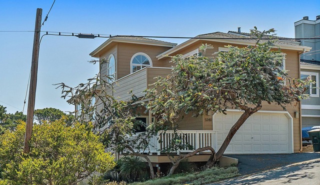 Ridgecrest Retreat: 3 BR, 2.5 BA House in Cambria, Sleeps 6