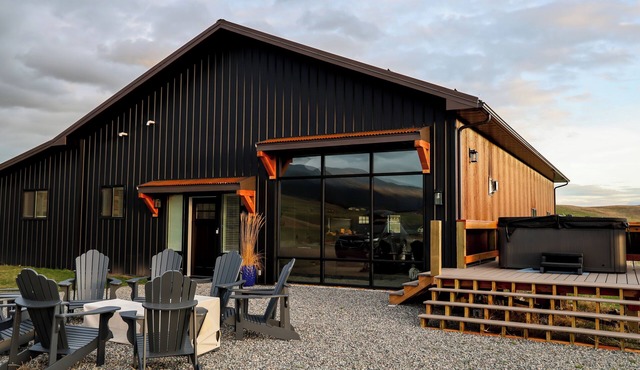 Ridgeline Retreat - w/Hot Tub and Valley Views!