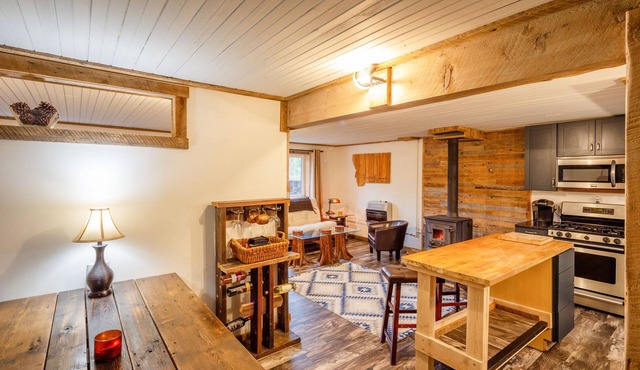 Ridgeline Retreat: Off-Grid Log Cabin - Lower Unit