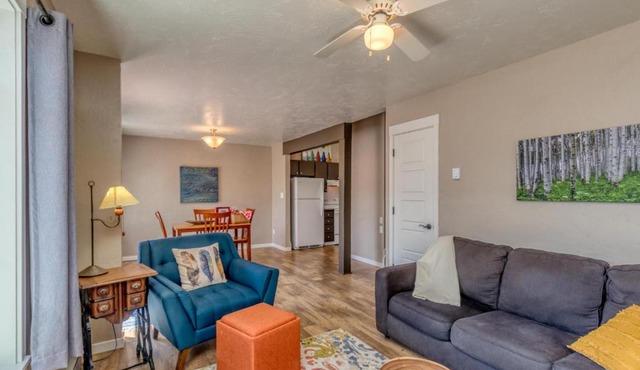 Ridges Retreat - Cozy home with Patio & Garage, Free Wifi & Pets Welcome