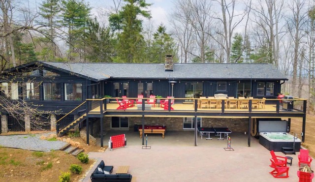 Ridgetop Compound | Sauna + Hot Tubs | Sleeps 26!