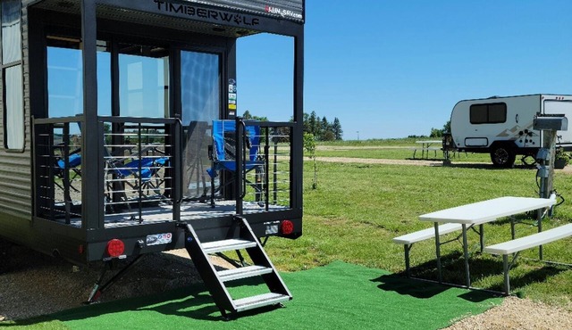 Ridgetop Retreat Tiny Home, Dakota MN