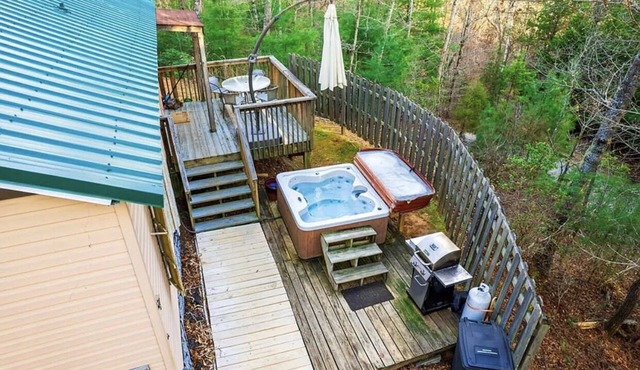 Ridgetop Retreat with Mountain View & Hot Tub! Unit 3 BrysonCity! GSMR!