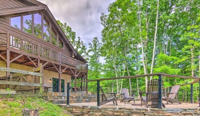 Ridgetop View Cabin ~ Pet-Friendly w/Hot Tub!