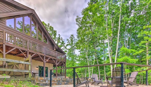 'Ridgetop View' Nebo Cabin: Hot Tub, Fire Pit