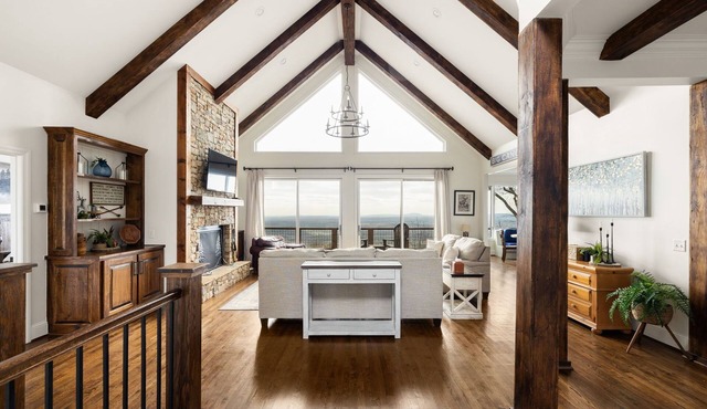 Ridgeview Retreat: 5BR Big Canoe Escape with mountain views!