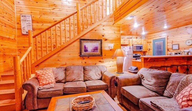 Ridgeview Retreat Seclude Cabin Includes Wifi, Cable, and Charcoal Grill by Redawning