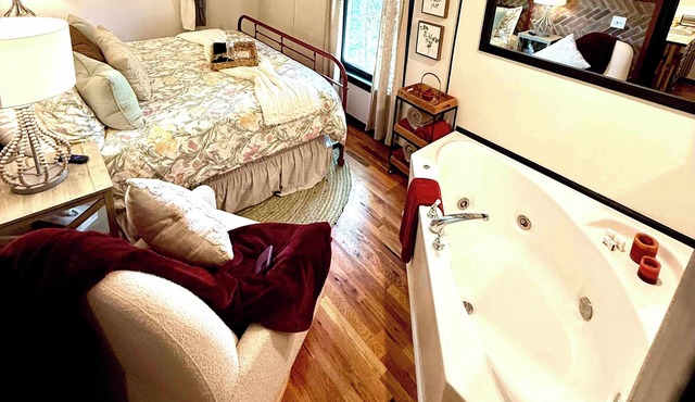 Ridgeway Bed & Brksfst Suite, Full Kitchen, Slps 4