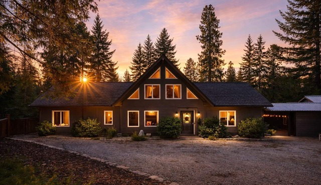 Riffle River Lodge-River, WI-FI, Dogs, Game Room