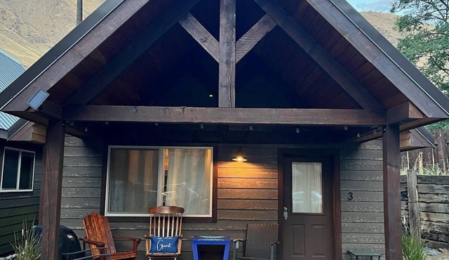 Riggins Retreat on the River