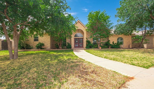 Right at Home-Midland Sprawling Ranch House with Pool Cabana and Playground
