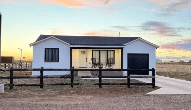 Right by Cadillac Ranch | Cool, Clean, Convenient!