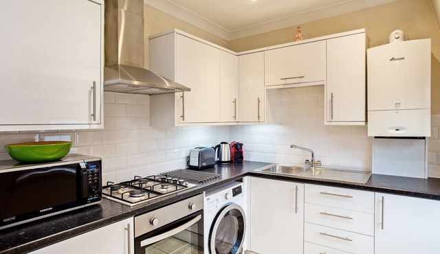 Right in the heart of Winchester with Castle View