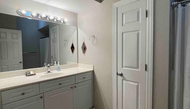 RIGHT NEXT TO INTERSTATES 2 BED/2 BATH PEACEFUL/SAFE NEIGHBORHOOD