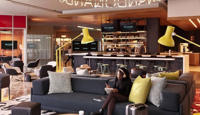 Right next to Mercedes-Benz Stadium! Onsite Parking, Fireplace and Rooftop Bar!