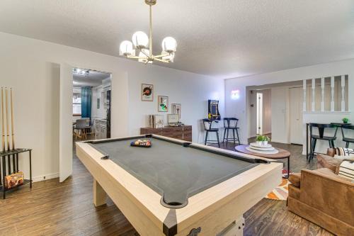 Right Off Route 66: Retro Vinita Home w/Game Room