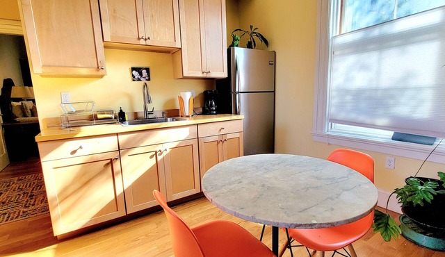 Right on Broadway - Spacious West Side Apartment