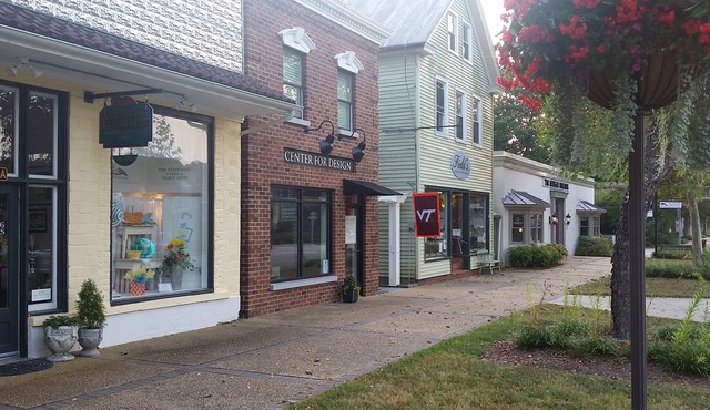 Right on Main St! Shops, Arts, Dining and More!