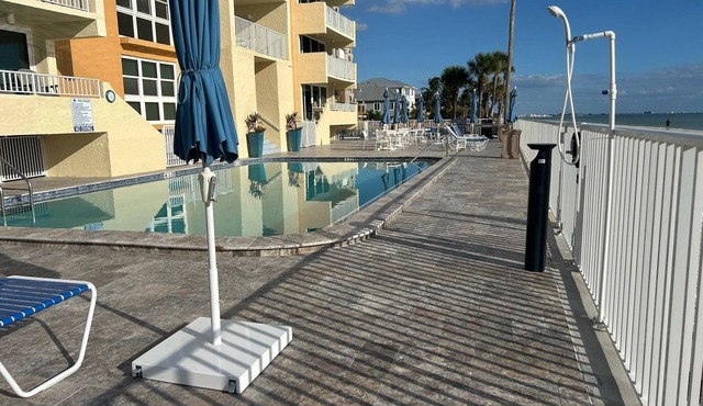 Right on the Beach, 2 bedroom Condo. Beautiful sunsets on Redington Beach
