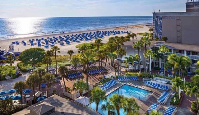 Right on the Beach! Relaxing Unit for 4 with Pool, Hot Tubs and Water Slides!