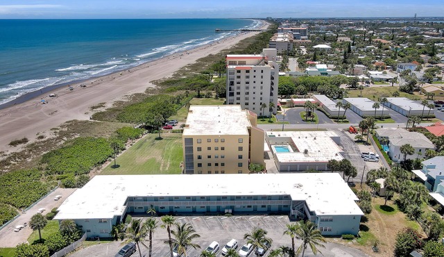 RIGHT ON THE BEACH! Rockets and Cruise Ships! Kid and pet friendly, 2Br.