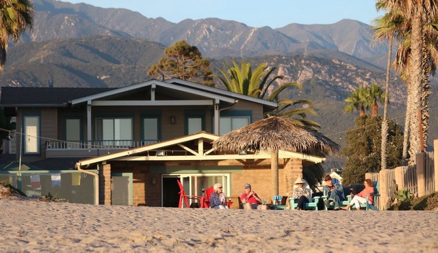 Right on the Sand, 4 Bedroom Beach House!