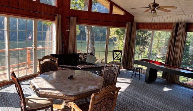 Right on the White River! Stunning views! Fish, hike, or just relax!