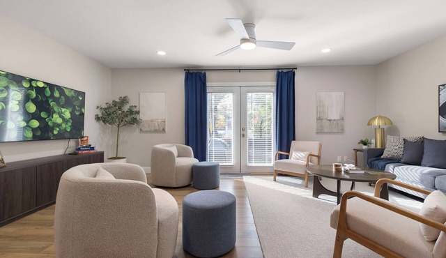 Right Where You Want to Be/Walkable 5BR Townhome Near Notre Dame